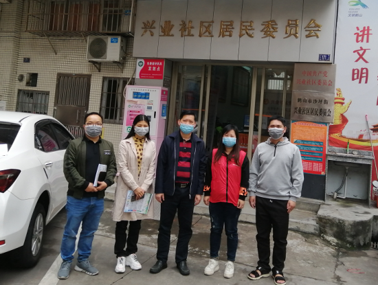 3月20日，市創(chuàng)文辦到興業(yè)社區(qū)調(diào)研，右二為李小紅。