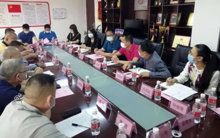 005  4月27日，聯(lián)合市紀委監(jiān)委舉辦市外省商會會長聯(lián)席會議暨“親”“清”政商座談會.jpg