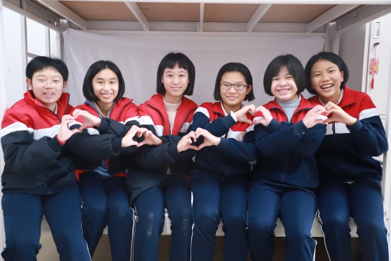 已處理22  新學(xué)期，我們又見(jiàn)面了！比心（昆侖學(xué)校）.JPG