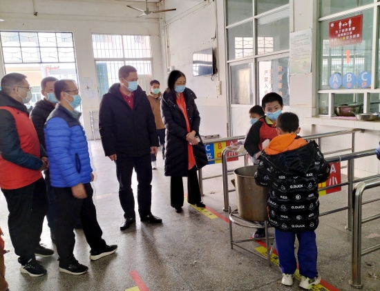 已處理38  2月14日上午，市教育局黨組書(shū)記、局長(zhǎng)馮耀到宅梧鎮(zhèn)檢查學(xué)校開(kāi)學(xué)情況.jpg