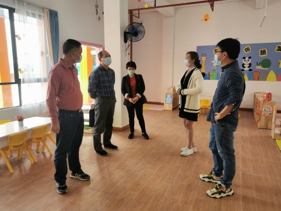 已處理4.察看幼兒園園舍環(huán)境、設(shè)施設(shè)備.jpg