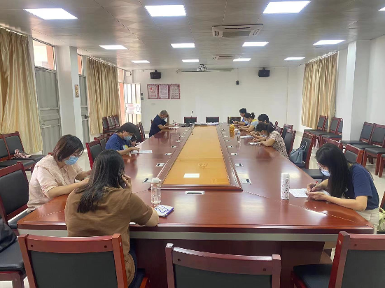 1： 9月8日—9日，沙坪一小的老師們集中沙坪一小峻廷灣校區(qū)，協(xié)助流調(diào)工作。.jpg