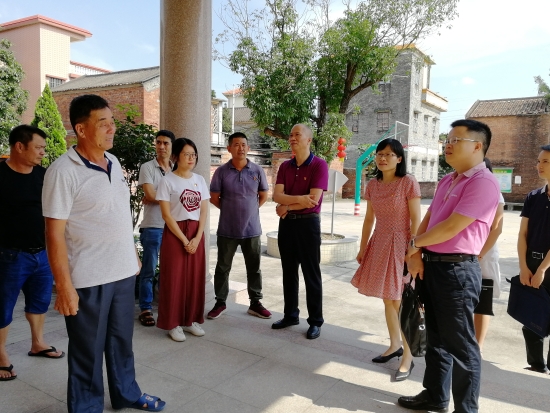 已處理15583374815771.調(diào)研組一行到古勞鎮(zhèn)新星洛社村民小組黨支部深入了解村民小組黨支部規(guī)范化建設(shè)情況.jpg 已處理15583374815771.調(diào)研組一行到古勞鎮(zhèn)新星洛社村民小組黨支部深入了解村民小組黨支部規(guī)范化建設(shè)情況.jpg